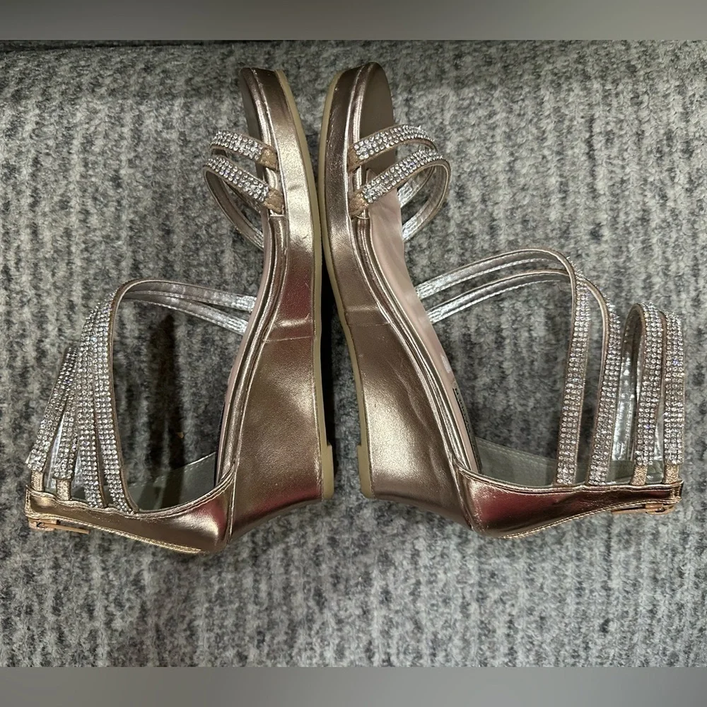 STEVE MADDEN Girls Jsweetst Rose Gold Dress wedge Sandal with rhinestones
